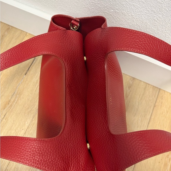 Cuyana Classic Structured Tote Large Red Pebbled Leather Minimalist Bag - Picture 8 of 16